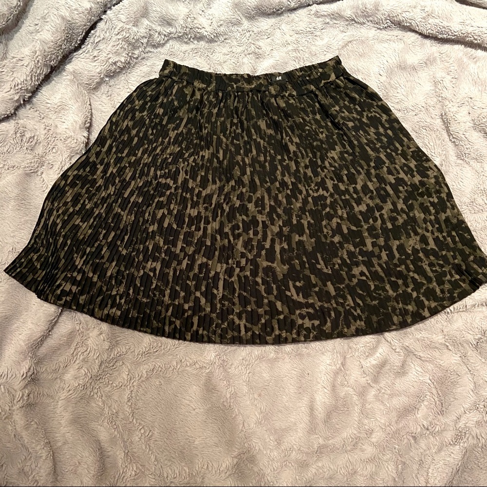 H&M | Camo Leopard Pleated Skirt